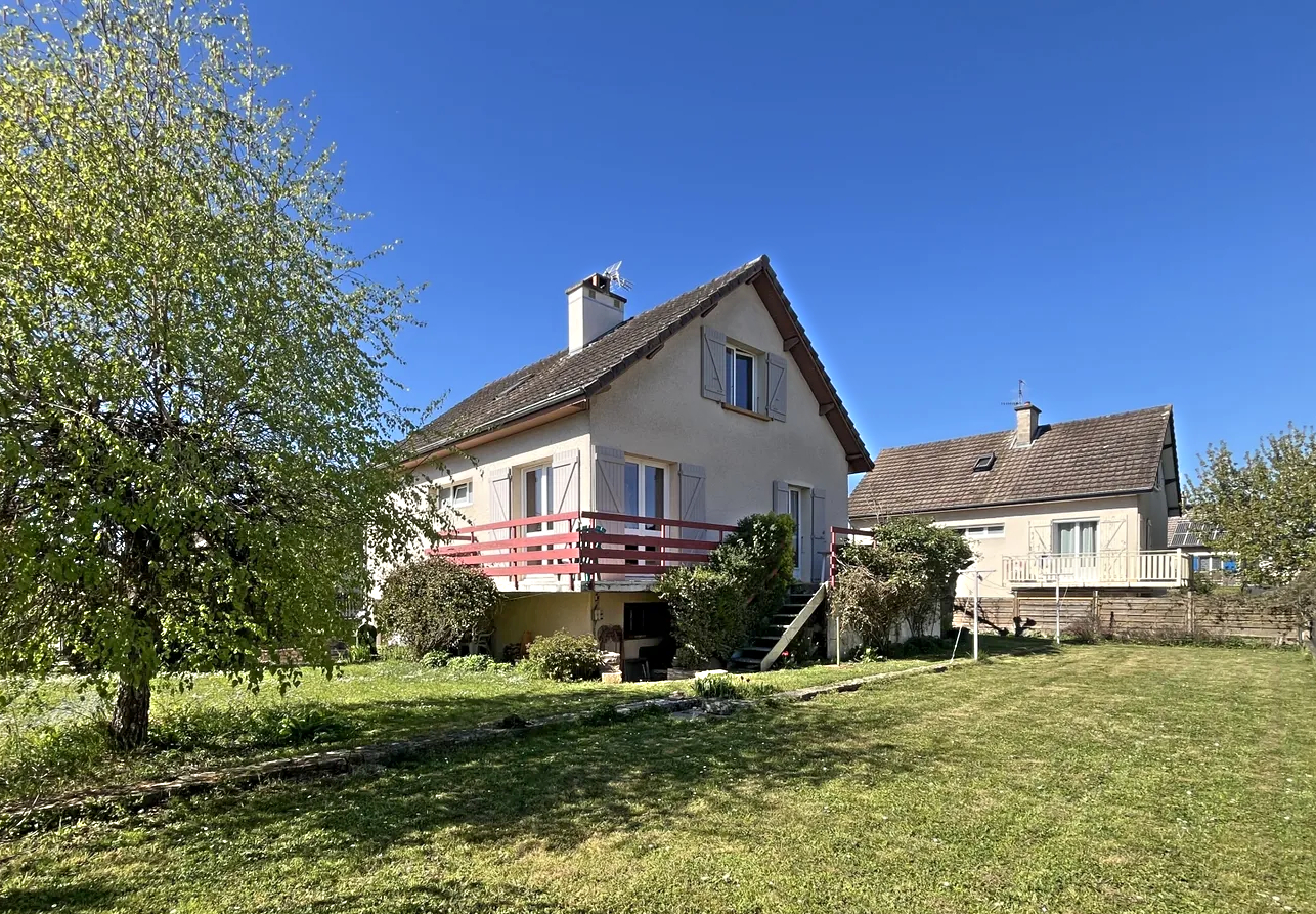 cuisine ouvert sur salle à manger d'une maison à vendre par Anthony Laulognon - agent immobilier sur le grand Chalon