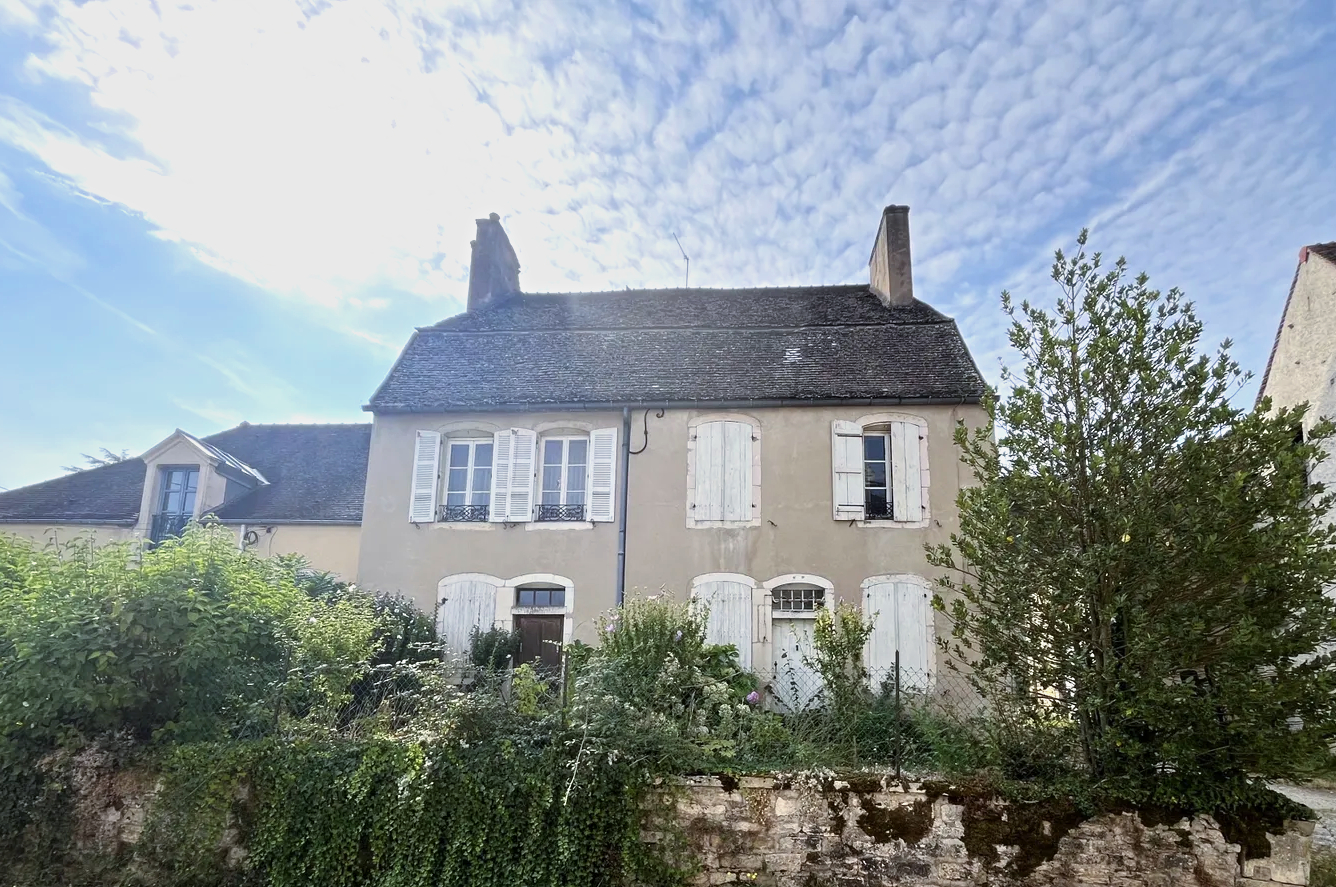 cuisine ouvert sur salle à manger d'une maison à vendre par Anthony Laulognon - agent immobilier sur le grand Chalon