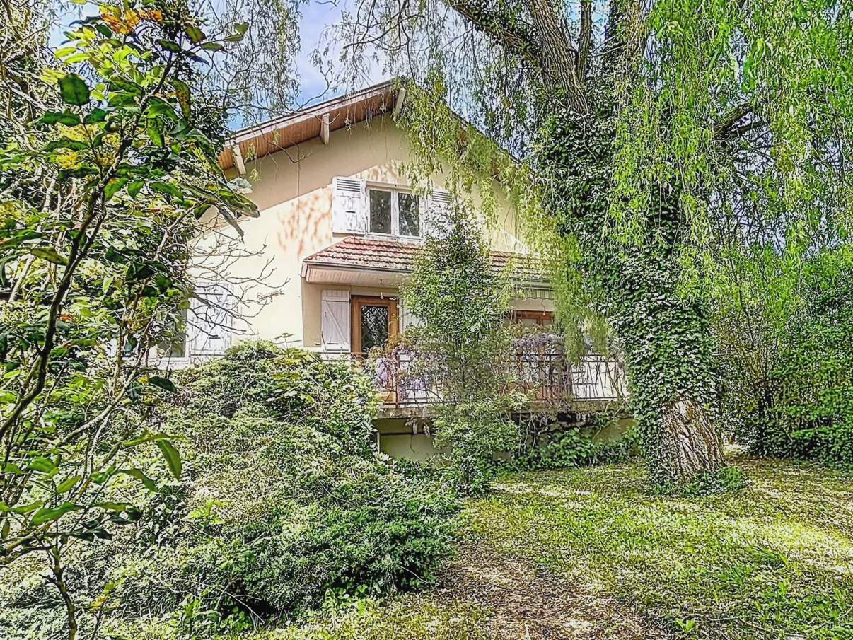 cuisine ouvert sur salle à manger d'une maison à vendre par Anthony Laulognon - agent immobilier sur le grand Chalon