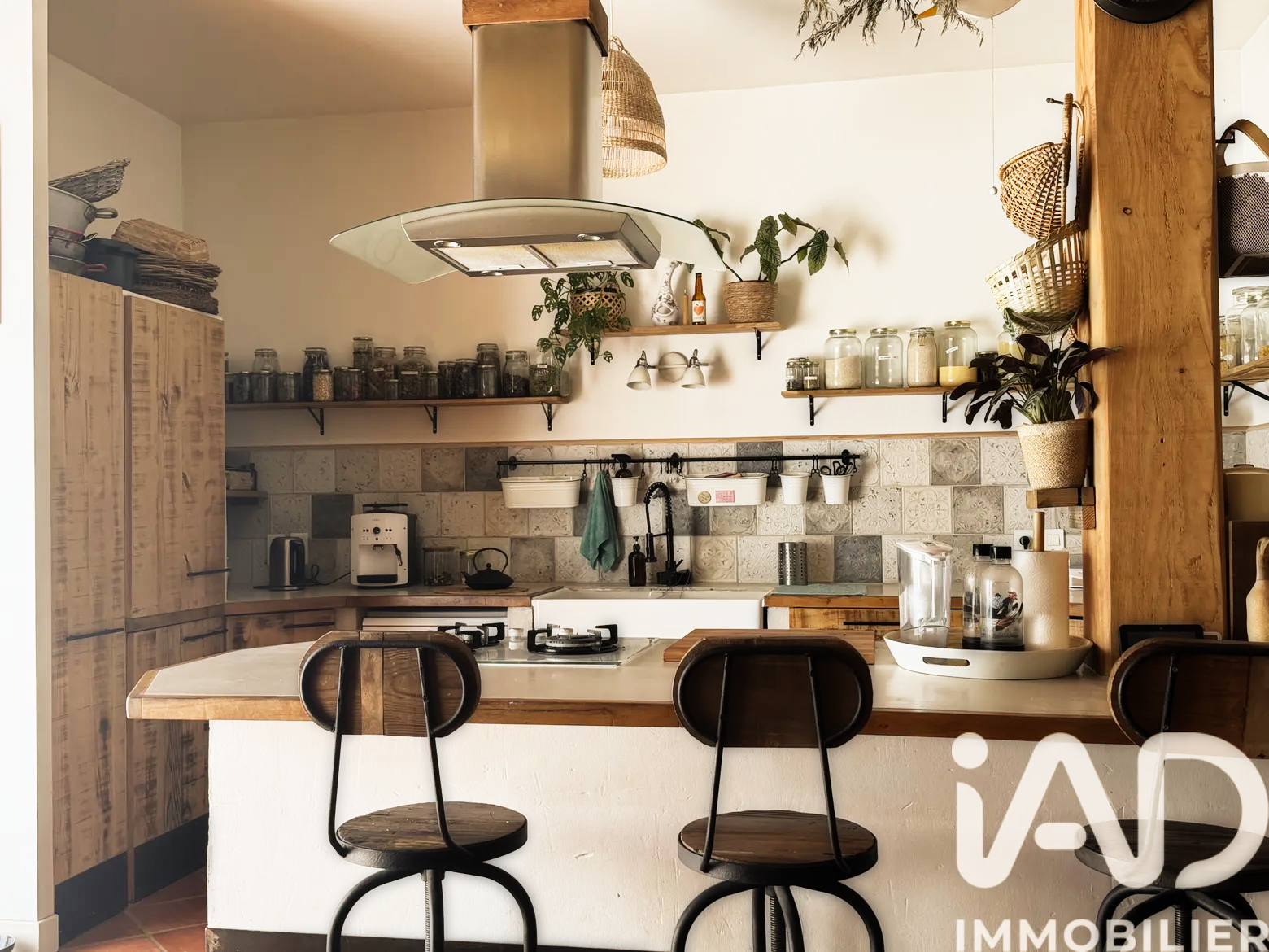 cuisine ouvert sur salle à manger d'une maison à vendre par Anthony Laulognon - agent immobilier sur le grand Chalon
